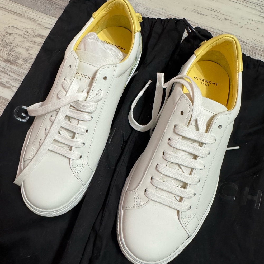 Givenchy Sneakers